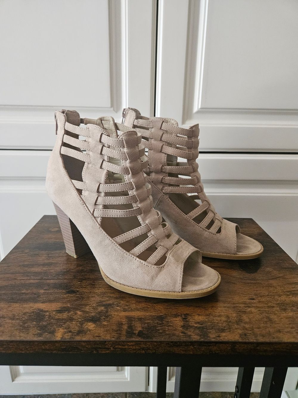 G by Guess Taupe Peep Toe Gladiator Ankle Boots Boho Chic Indie Sleaze 90s Y2k